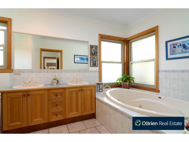 5 Maralee Court, Berwick VIC 3806