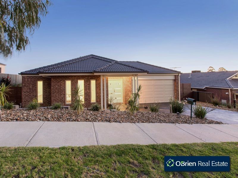 7 Powell Place, Pakenham VIC 3810