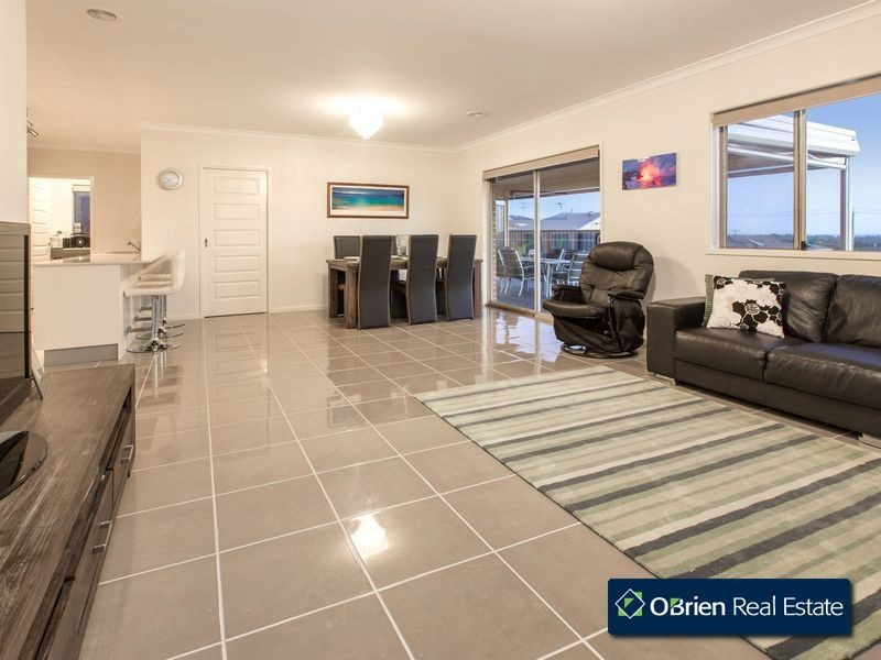 7 Powell Place, Pakenham VIC 3810