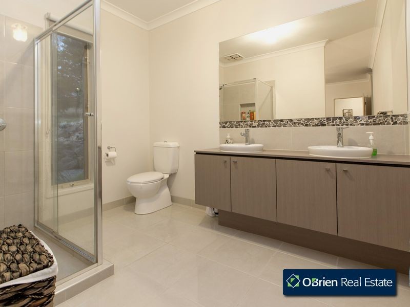 7 Powell Place, Pakenham VIC 3810