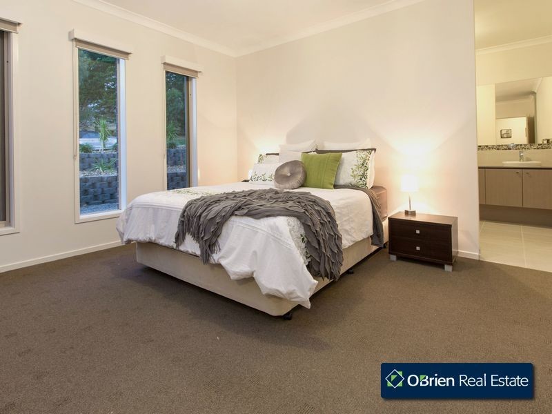 7 Powell Place, Pakenham VIC 3810