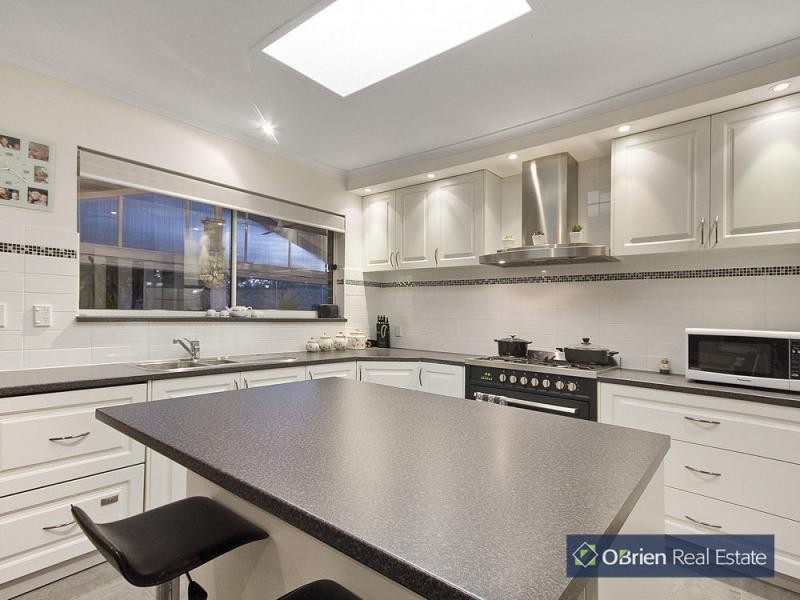 7 Dee-Wy Road, Narre Warren South VIC 3805