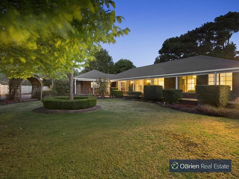 7 Dee-Wy Road, Narre Warren South VIC 3805