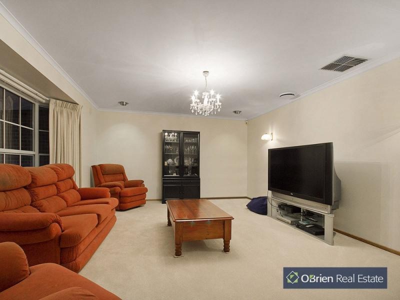 7 Dee-Wy Road, Narre Warren South VIC 3805