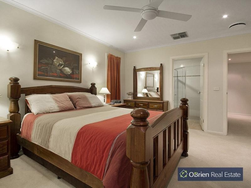 7 Dee-Wy Road, Narre Warren South VIC 3805