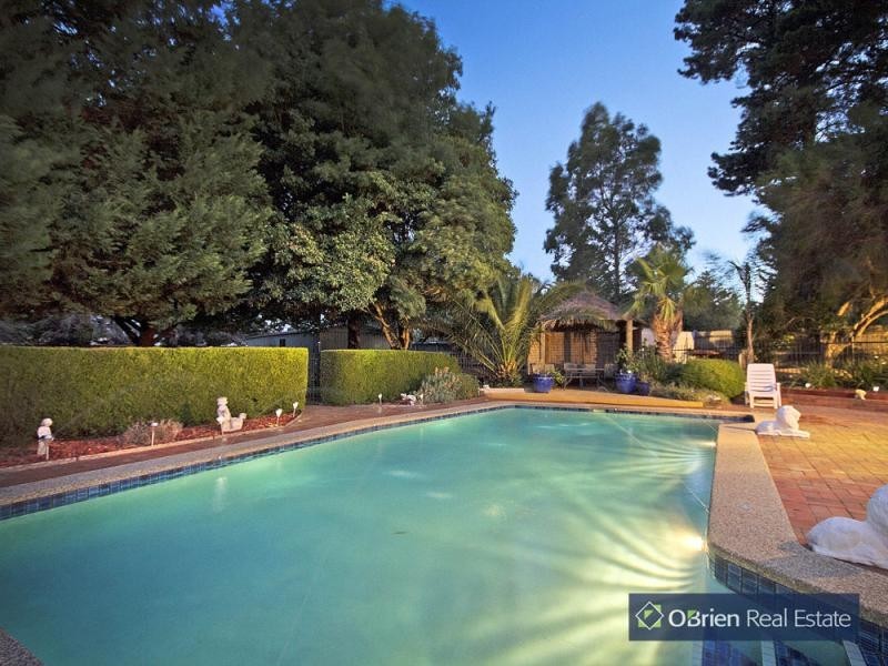 7 Dee-Wy Road, Narre Warren South VIC 3805