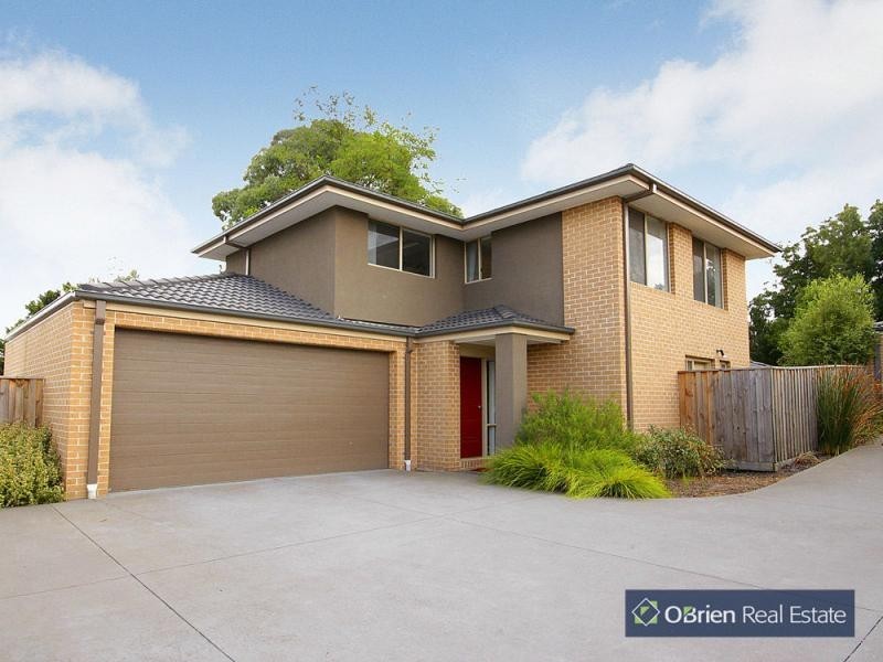 2/55-57 Strathhavan Drive, Berwick VIC 3806