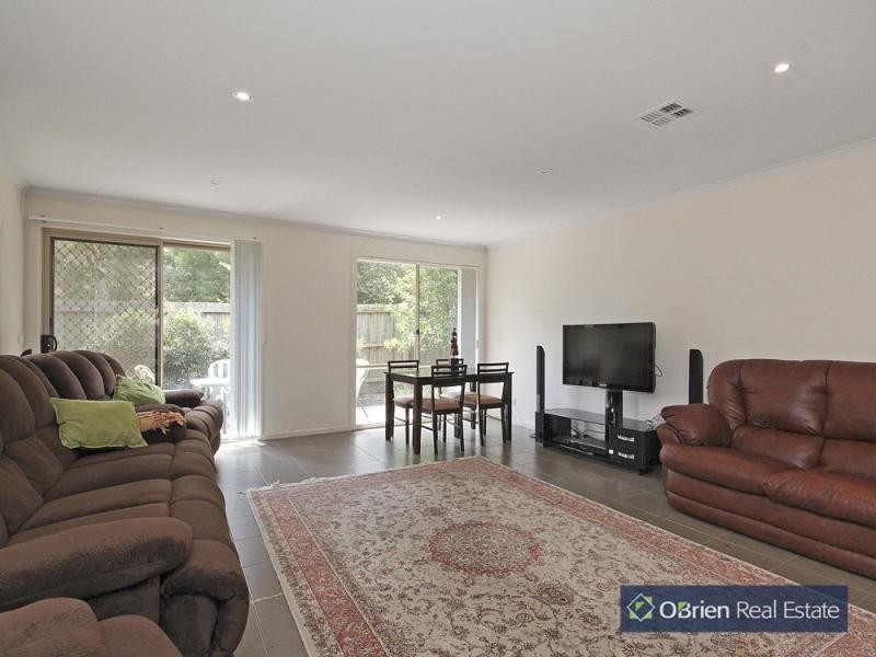 2/55-57 Strathhavan Drive, Berwick VIC 3806