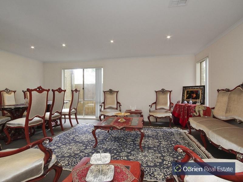 2/55-57 Strathhavan Drive, Berwick VIC 3806