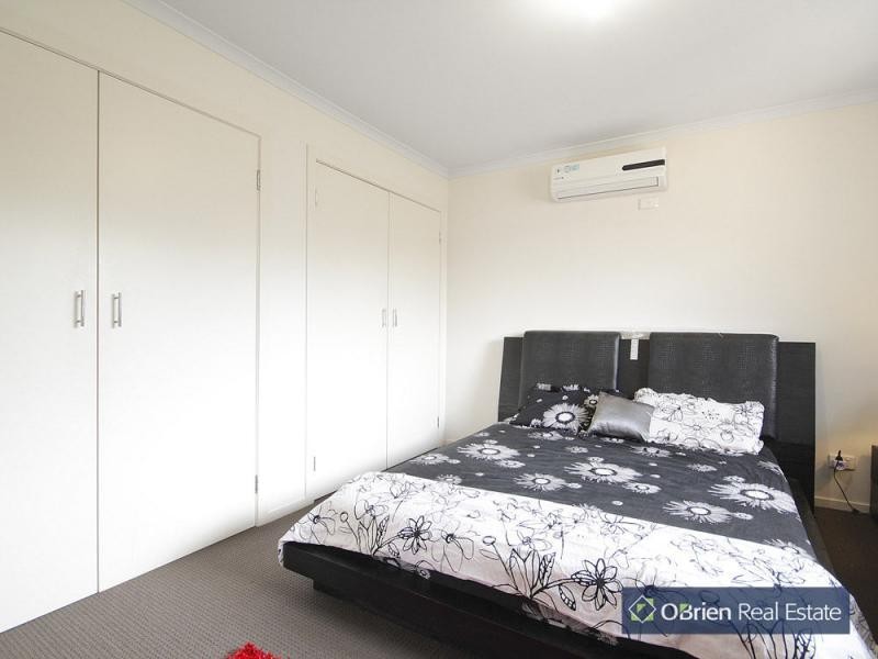 2/55-57 Strathhavan Drive, Berwick VIC 3806