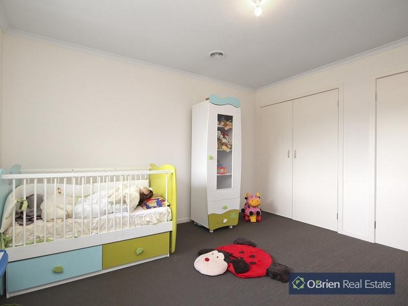 2/55-57 Strathhavan Drive, Berwick VIC 3806