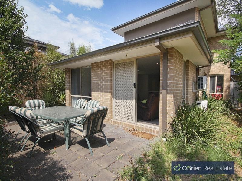2/55-57 Strathhavan Drive, Berwick VIC 3806