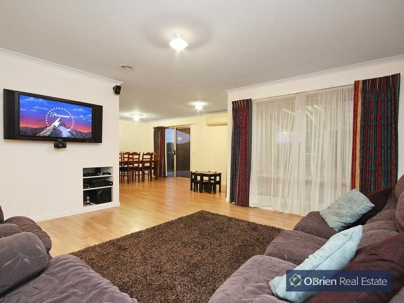 106 Langbourne Drive, Narre Warren South VIC 3805