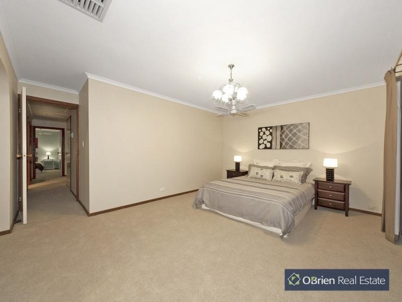 5 Yellowstone Close, Rowville VIC 3178