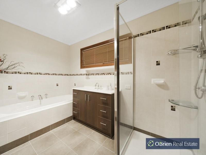 5 Yellowstone Close, Rowville VIC 3178