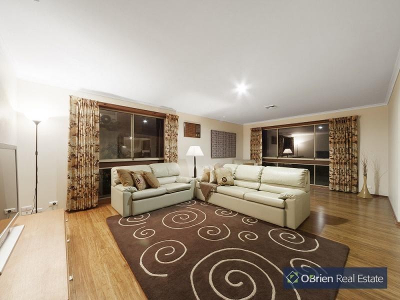 5 Yellowstone Close, Rowville VIC 3178