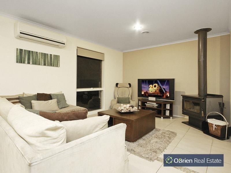 2 Oxenford Rise, Narre Warren South VIC 3805