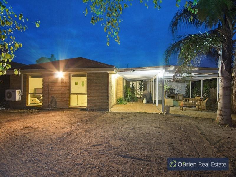 2 Oxenford Rise, Narre Warren South VIC 3805