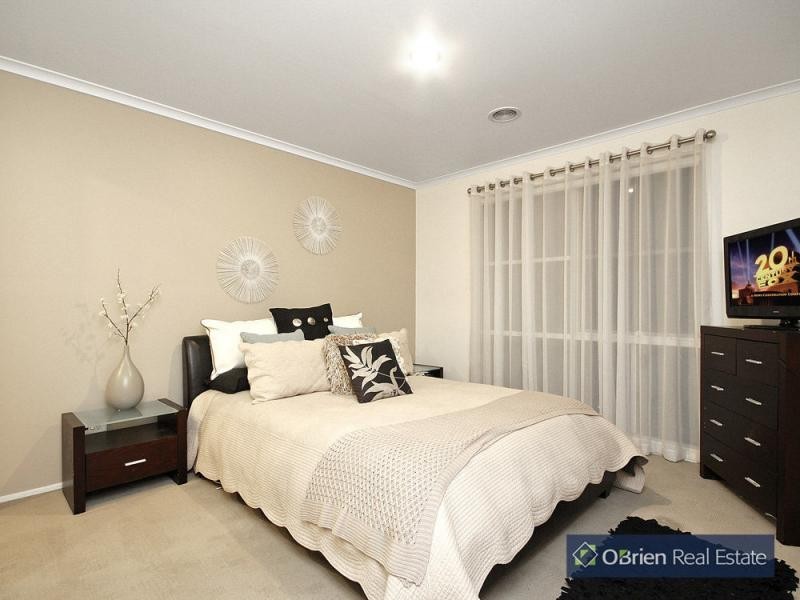 2 Oxenford Rise, Narre Warren South VIC 3805