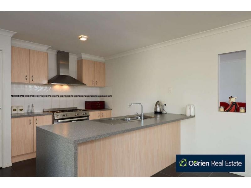 1 Bradford Drive, Cranbourne East VIC 3977