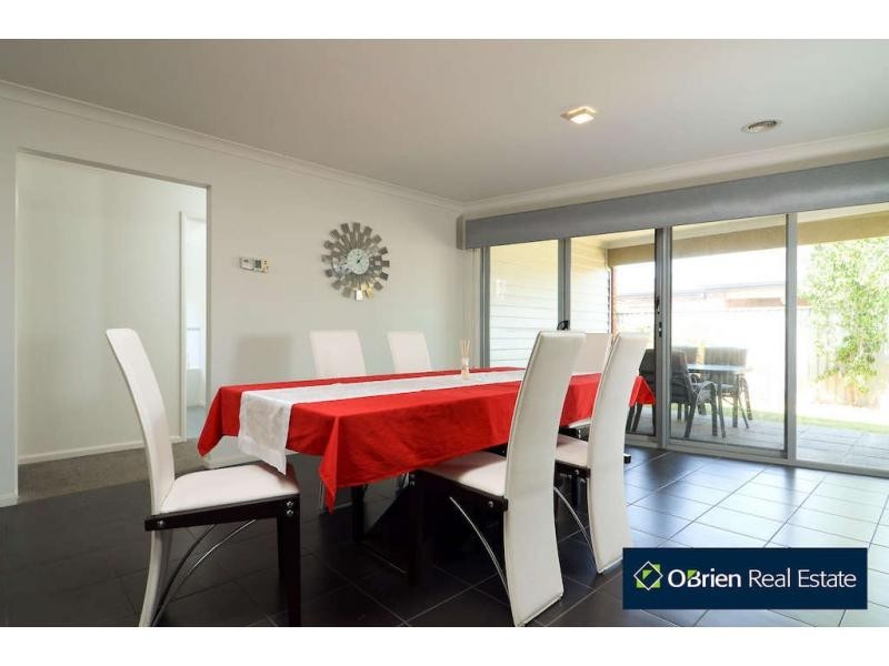 1 Bradford Drive, Cranbourne East VIC 3977