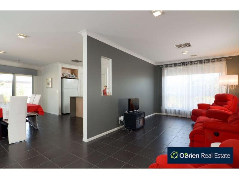 1 Bradford Drive, Cranbourne East VIC 3977