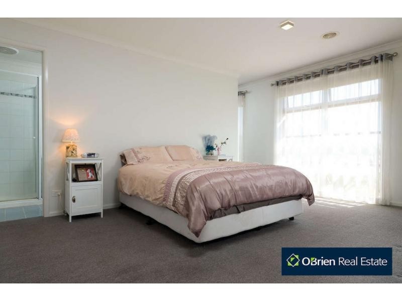 1 Bradford Drive, Cranbourne East VIC 3977