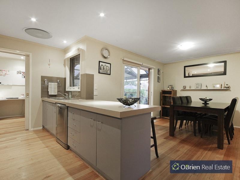 17 Lodge Crescent, Berwick VIC 3806