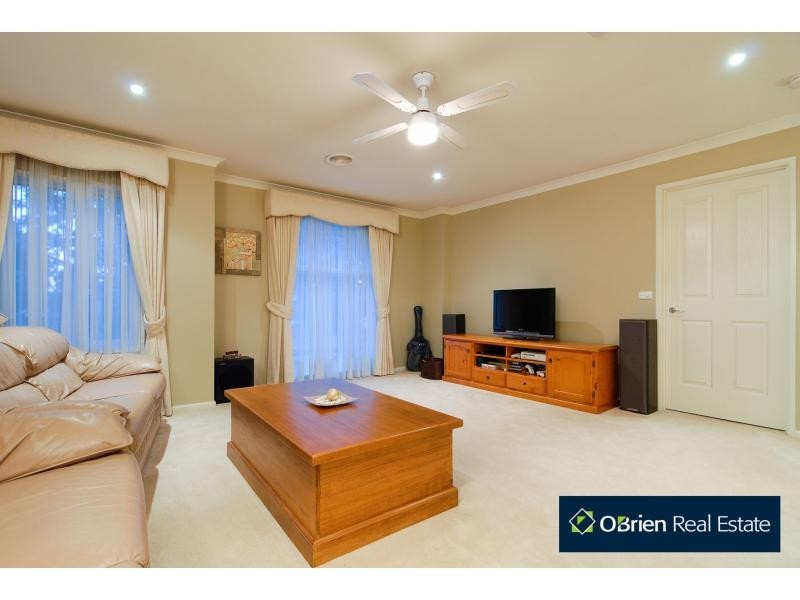 33 St Ives Drive, Narre Warren South VIC 3805