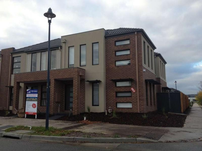 28 Stonebridge Lane, Pakenham VIC 3810