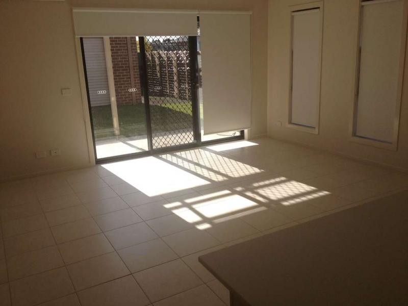 28 Stonebridge Lane, Pakenham VIC 3810