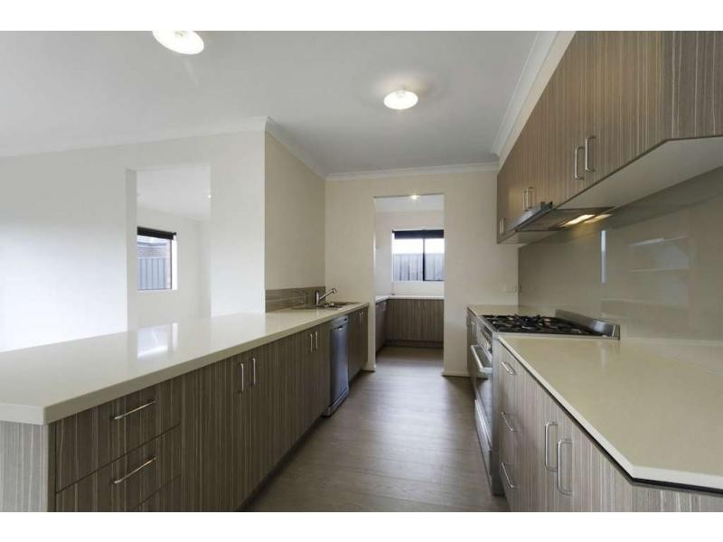 52 Waterside Drive, Pakenham VIC 3810