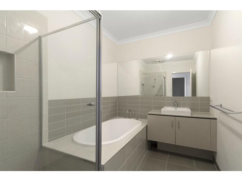 52 Waterside Drive, Pakenham VIC 3810