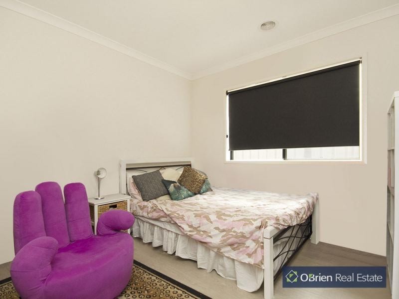 52 Waterside Drive, Pakenham VIC 3810