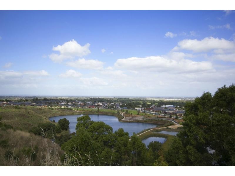 52 Waterside Drive, Pakenham VIC 3810