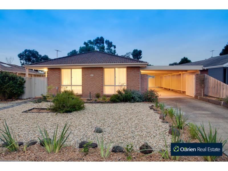 43 Courtenay Avenue, Cranbourne North VIC 3977