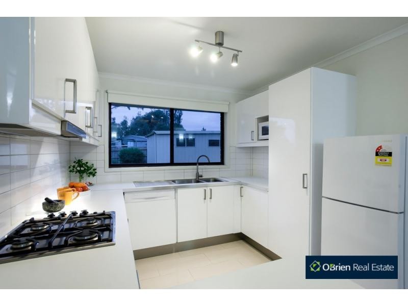 43 Courtenay Avenue, Cranbourne North VIC 3977