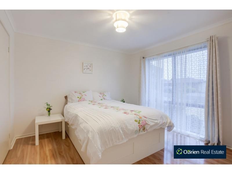 43 Courtenay Avenue, Cranbourne North VIC 3977