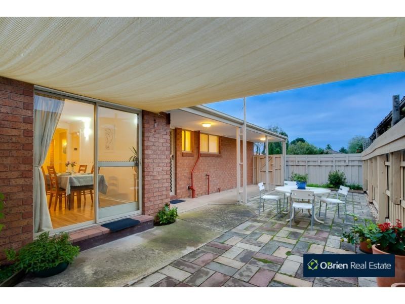 43 Courtenay Avenue, Cranbourne North VIC 3977