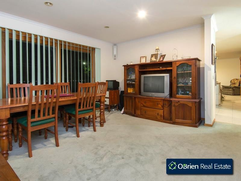 2 Mitre Crescent, Berwick VIC 3806