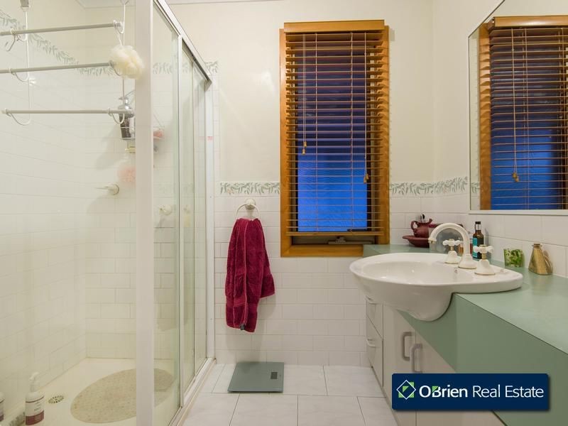 2 Mitre Crescent, Berwick VIC 3806