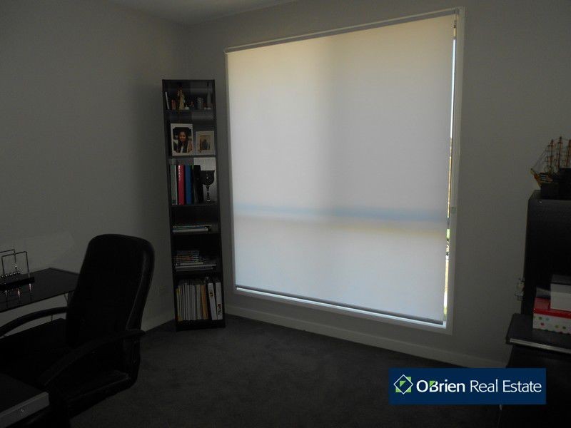 11 Connewarra Crescent, Clyde North VIC 3978