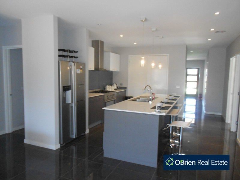 11 Connewarra Crescent, Clyde North VIC 3978