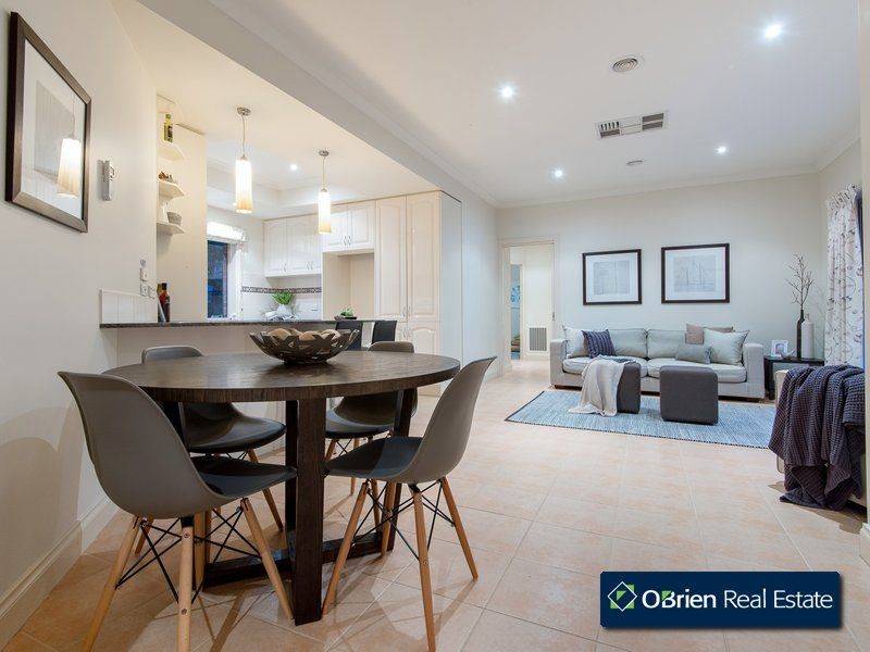 1/49 Lyall Road, Berwick VIC 3806