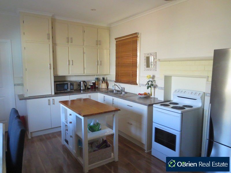 16 Salisbury Street, Lang Lang VIC 3984