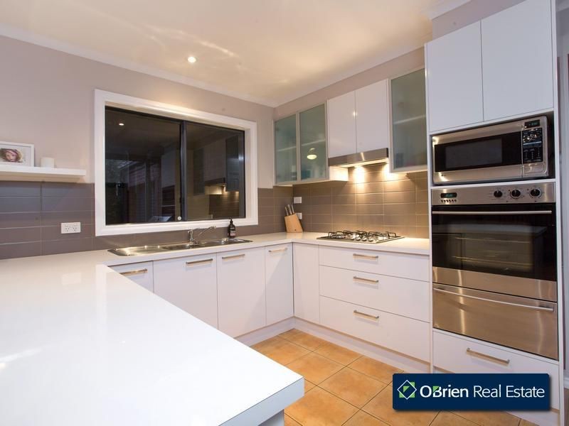 28 Sallybrook Circuit, Narre Warren VIC 3805