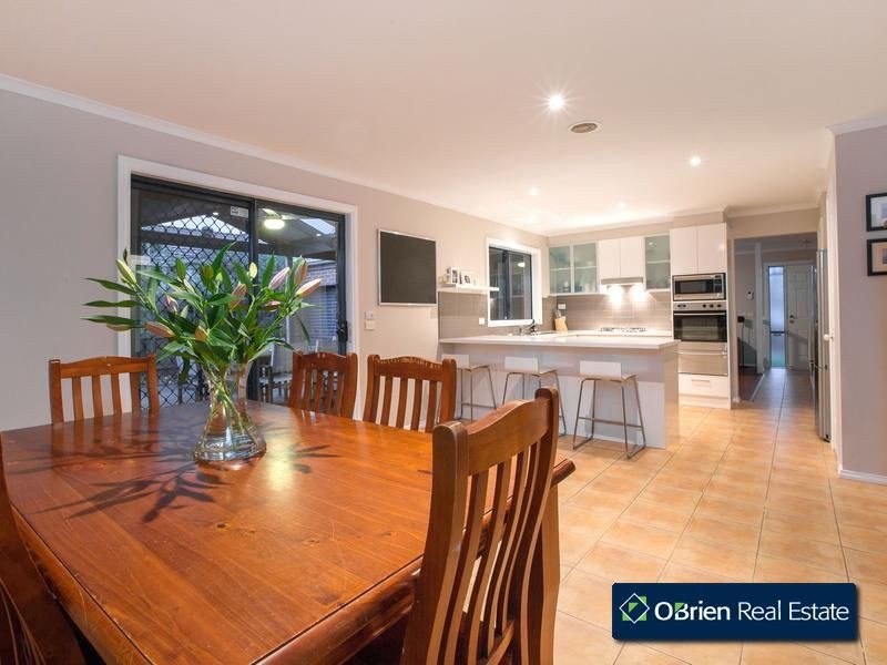 28 Sallybrook Circuit, Narre Warren VIC 3805