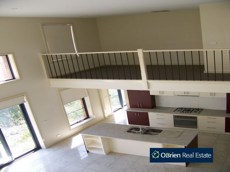 2 Oaks Lane, Pakenham VIC 3810