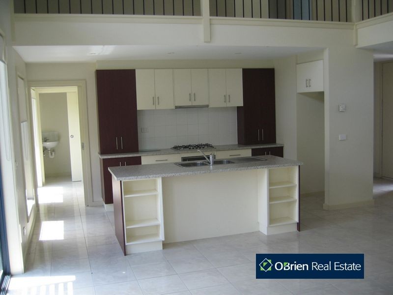 2 Oaks Lane, Pakenham VIC 3810