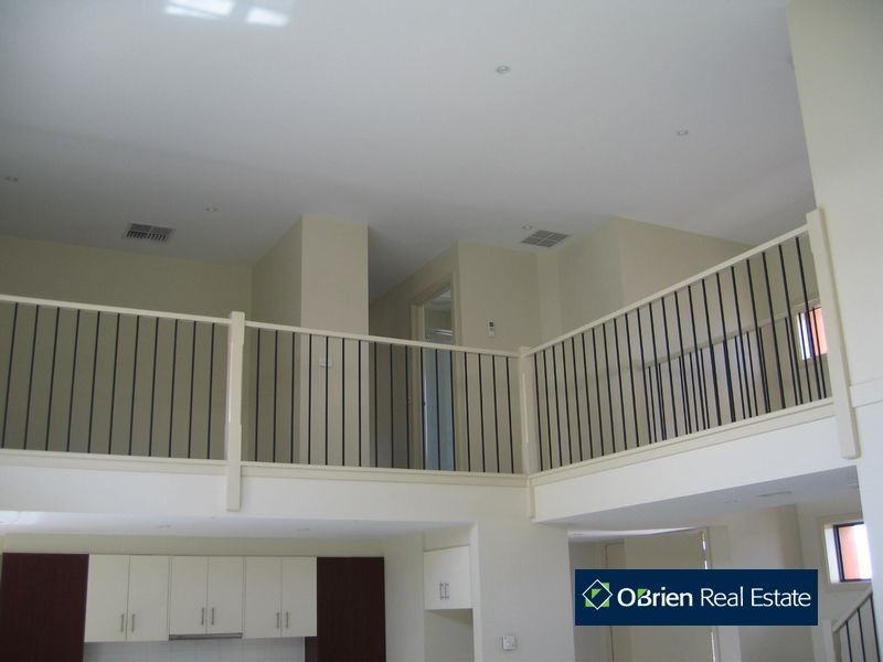 2 Oaks Lane, Pakenham VIC 3810